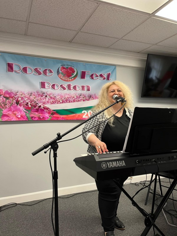 За 12-ти път Фестивалът на розата в Бостън събра десетки пазители на традициите