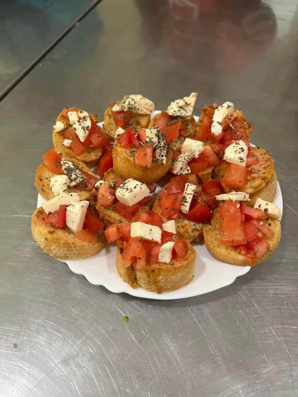 Малките ученици в Ръжена се учат да готвят в заниманията по интереси