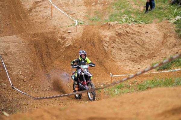 Любомир Синев и Теована Станчева са лидери във временното класиране на Ендуро шампионата / Видео 