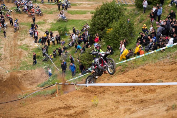 Любомир Синев и Теована Станчева са лидери във временното класиране на Ендуро шампионата / Видео 