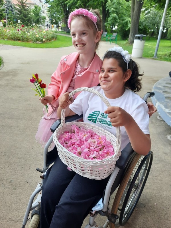 Деца изработиха 120 рози от хартия в арт-работилница по случай 120-тата годишнина на празника