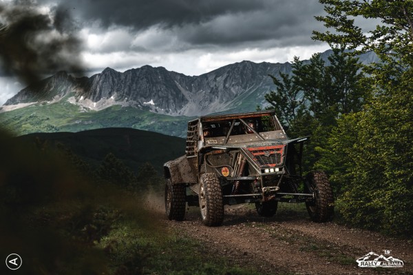 Дончо Цанев и Зорница Тодорова са лидери във временното класиране на Rally Albania / Видео 