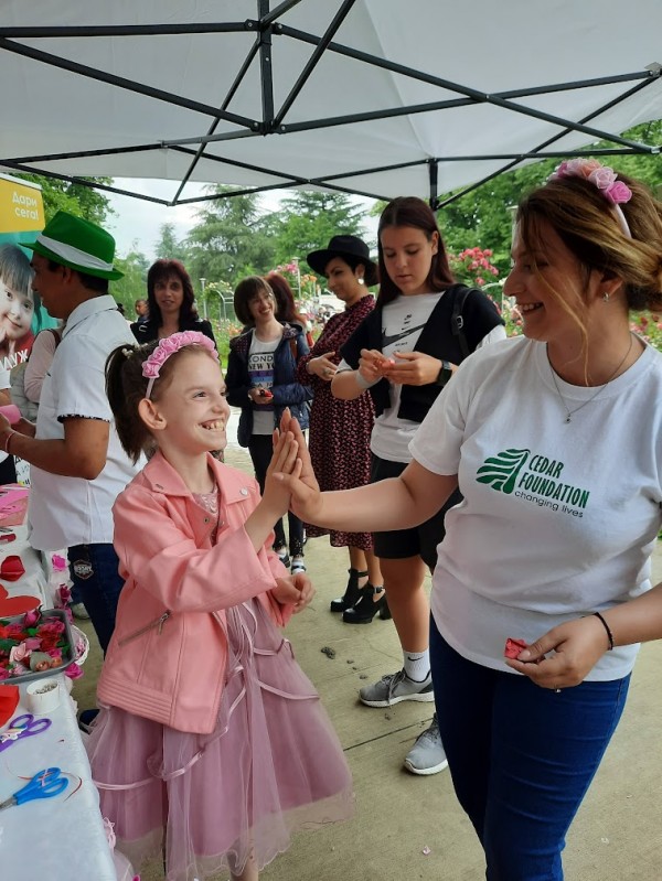 Деца изработиха 120 рози от хартия в арт-работилница по случай 120-тата годишнина на празника