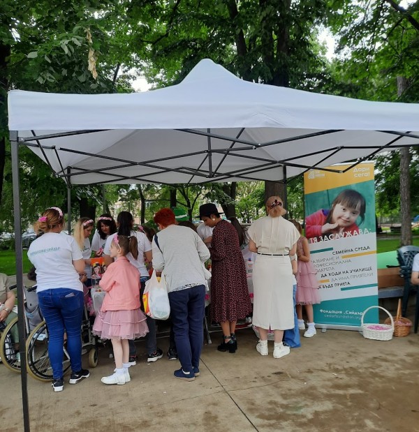 Деца изработиха 120 рози от хартия в арт-работилница по случай 120-тата годишнина на празника