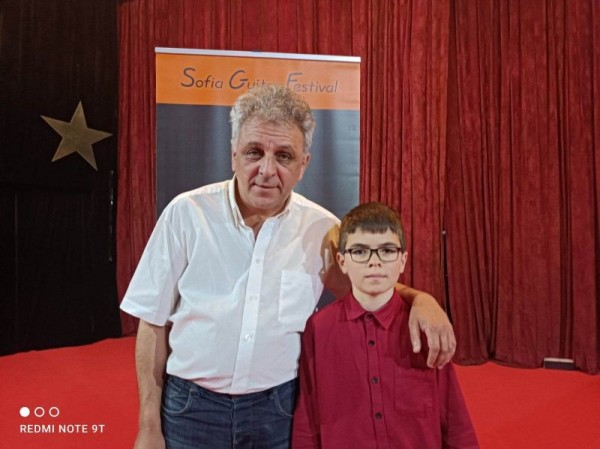 Kитаристите от класа на Стефан Христов завоюваха нови отличия 