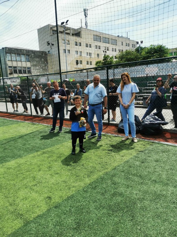 Децата от ФК „Казанлък“, набор 2014, се завърнаха от Стара Загора с купа 