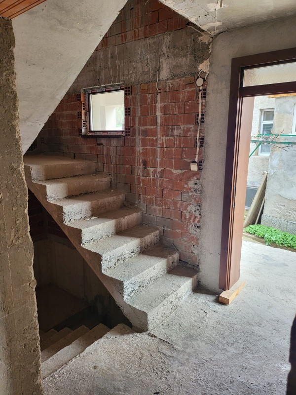 Фирма Палова 2019 ЕООД предлага качествено изпълнение на щампован бетон и строителство от основи до ключ