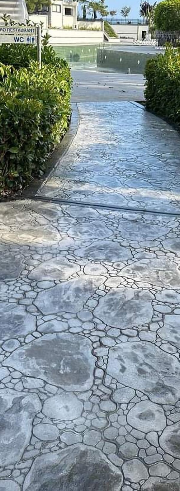 Фирма Палова 2019 ЕООД предлага качествено изпълнение на щампован бетон и строителство от основи до ключ