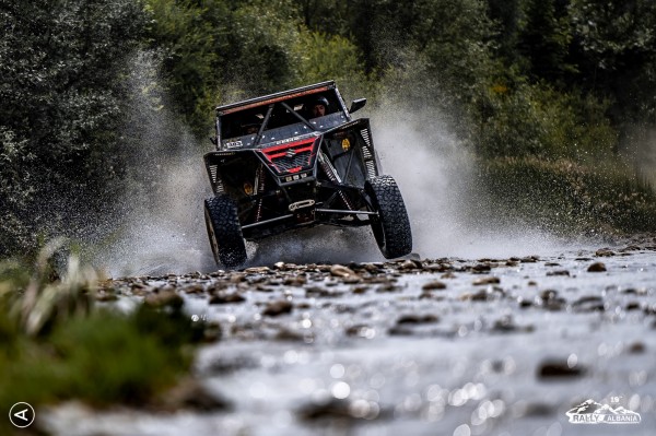 Историческо! Дончо Цанев и Зорница Тодорова спечелиха Rally Albania / Видео