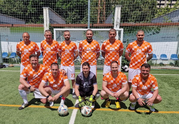 Състезателите на M+С Хидравлик взеха купа и златните медали в тениса на маса от работническия фестивал