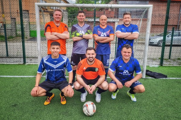 Състезателите на M+С Хидравлик взеха купа и златните медали в тениса на маса от работническия фестивал