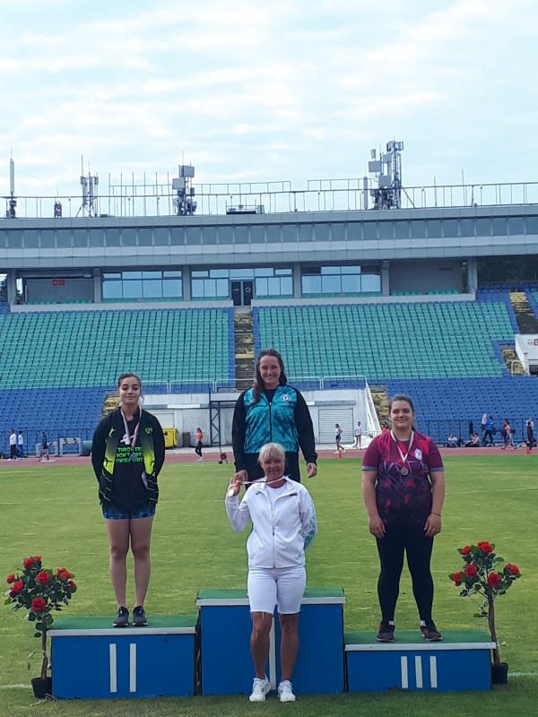 Радост Проданова е държавна вицешампионка и с бронз при девойките под 18 години