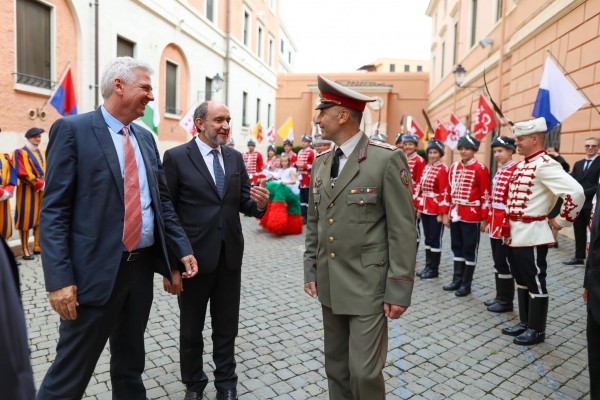 Представители на ПГ “Иван Хаджиенов“ гостуваха във Ватикана