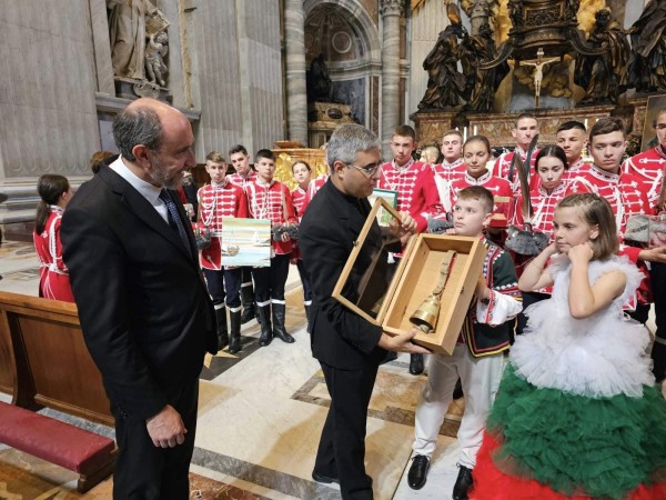 Представители на ПГ “Иван Хаджиенов“ гостуваха във Ватикана