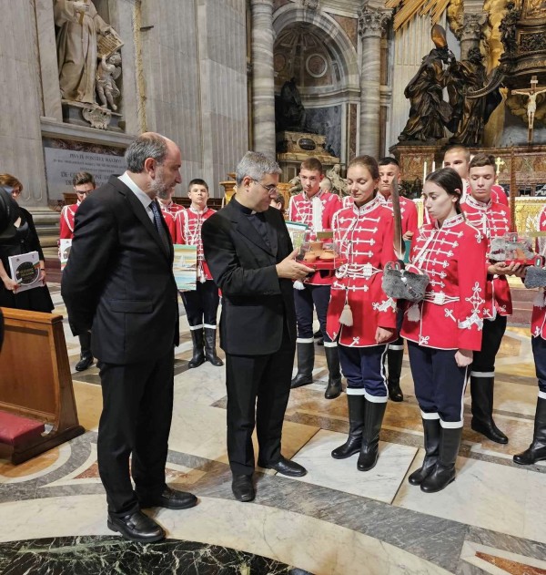 Представители на ПГ “Иван Хаджиенов“ гостуваха във Ватикана