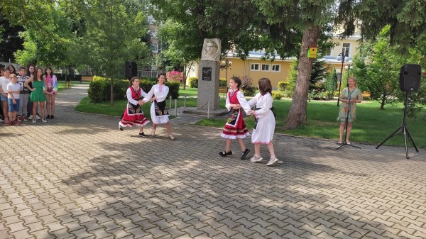 Четирима ученици от ОУ “Георги Кирков“ бяха отличени със специални плакети за високите си резултати на НВО