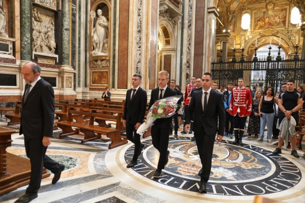 Представители на ПГ “Иван Хаджиенов“ гостуваха във Ватикана