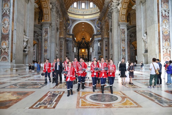 Представители на ПГ “Иван Хаджиенов“ гостуваха във Ватикана