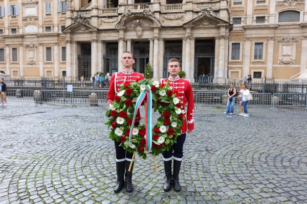 Представители на ПГ “Иван Хаджиенов“ гостуваха във Ватикана