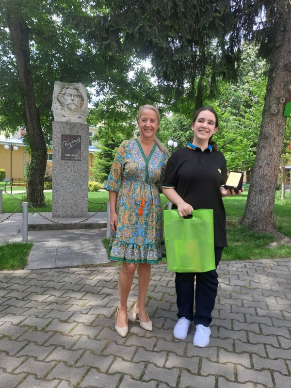 Четирима ученици от ОУ “Георги Кирков“ бяха отличени със специални плакети за високите си резултати на НВО