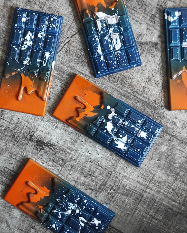 Казанлъчанката Марияна Оджакова създава шедьоври от шоколад, съчетавайки благоуханни български билки и традиционни мотиви