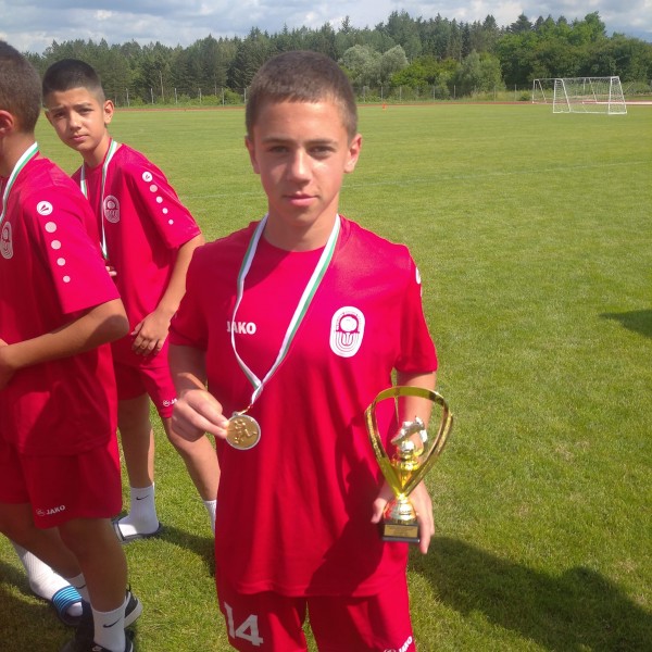 Младите “Рози“ спечелиха футболна купа в Елена