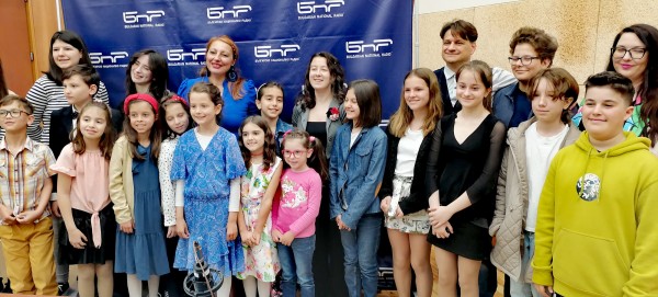 Фая Гератлиева и Поля Лалева от “светлинките“ станаха лауреати в конкурса „Искри” на БНР