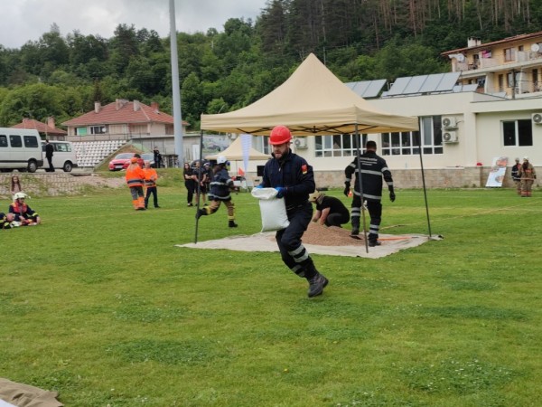 Безапелационна победа за Казанлък на Републиканско първенство при доброволни формирования за овладяване на бедствия 