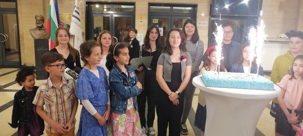 Фая Гератлиева и Поля Лалева от “светлинките“ станаха лауреати в конкурса „Искри” на БНР