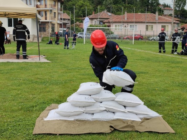Безапелационна победа за Казанлък на Републиканско първенство при доброволни формирования за овладяване на бедствия 