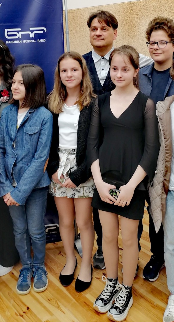 Фая Гератлиева и Поля Лалева от “светлинките“ станаха лауреати в конкурса „Искри” на БНР