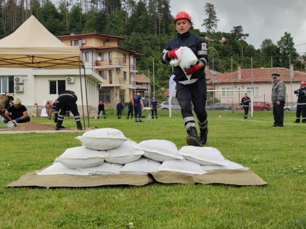 Безапелационна победа за Казанлък на Републиканско първенство при доброволни формирования за овладяване на бедствия 