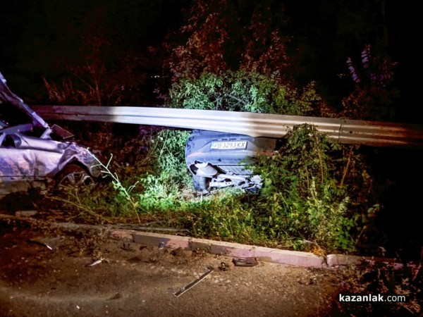 Тежка катастрофа преди разклона за Мъглиж 