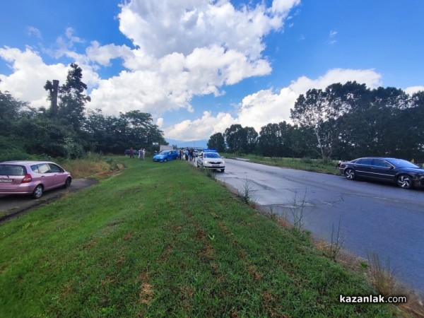 Две коли се блъснаха на пътя Казанлък-Бузовград