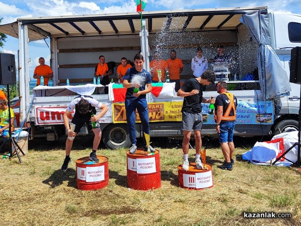 Силен интерес от състезатели и публика към мотокроса в с.Розово / Видео