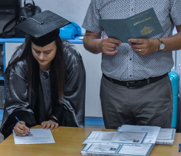 ПГЛПТ връчи дипломите на Випуск “23