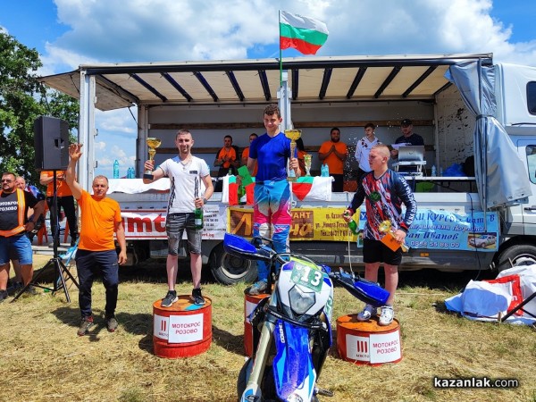 Силен интерес от състезатели и публика към мотокроса в с.Розово / Видео