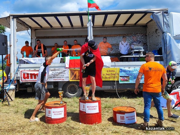 Силен интерес от състезатели и публика към мотокроса в с.Розово / Видео