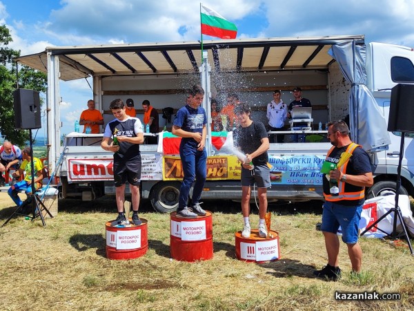 Силен интерес от състезатели и публика към мотокроса в с.Розово / Видео