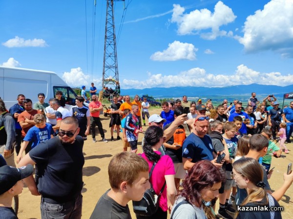 Силен интерес от състезатели и публика към мотокроса в с.Розово / Видео