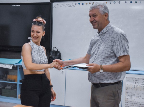 ПГЛПТ връчи дипломите на Випуск “23