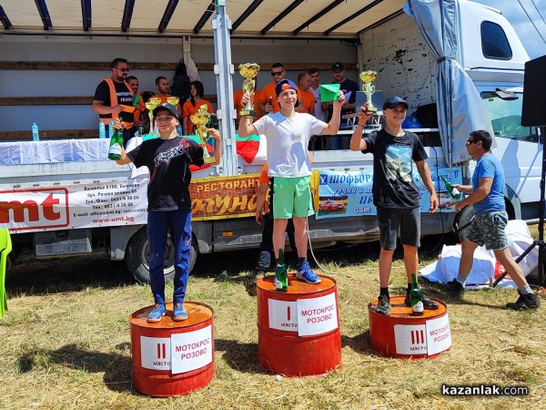 Силен интерес от състезатели и публика към мотокроса в с.Розово / Видео