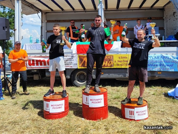 Силен интерес от състезатели и публика към мотокроса в с.Розово / Видео