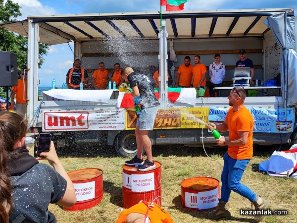 Силен интерес от състезатели и публика към мотокроса в с.Розово / Видео