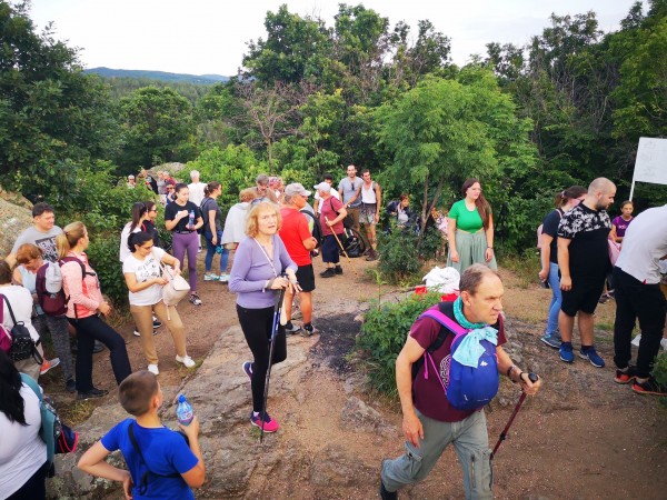 Десетки посрещнаха лятното слънцестоене на Мегалита