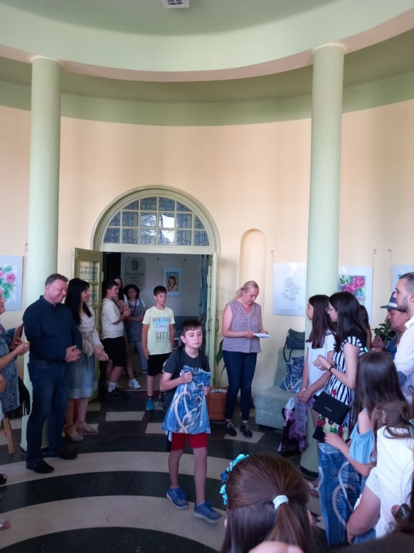 Наградиха победителите в ученическия конкурс „Розата – Царицата на Долината”