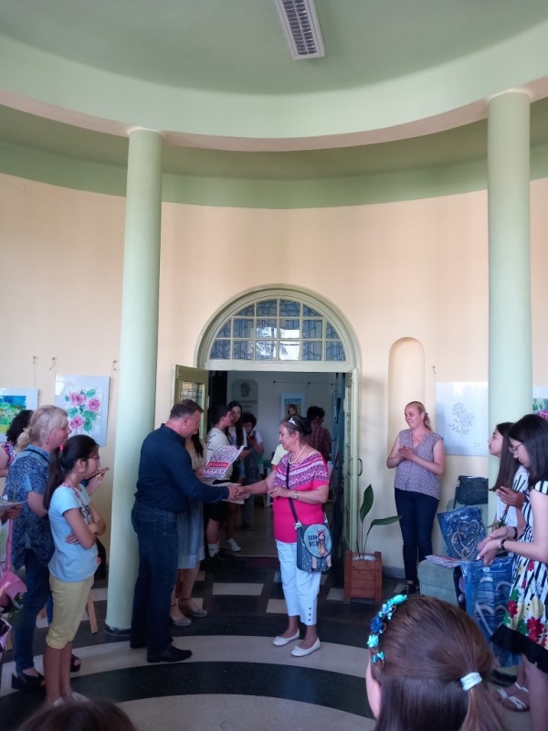 Наградиха победителите в ученическия конкурс „Розата – Царицата на Долината”