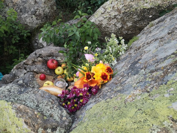 Десетки посрещнаха лятното слънцестоене на Мегалита