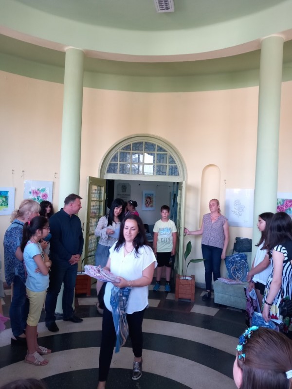 Наградиха победителите в ученическия конкурс „Розата – Царицата на Долината”