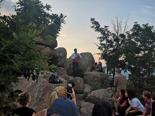 Десетки посрещнаха лятното слънцестоене на Мегалита